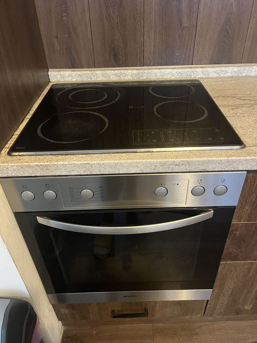 Цяла кухня 260 см с електрически котлони,мивка, смесител и абсорбатор