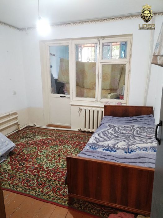 Срочно ПРОДАЁТСЯ 4х  комнатная квартира на 1 этаже орр Центр. Аптека