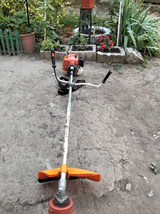Vând moto coasă funcțională foarte bună