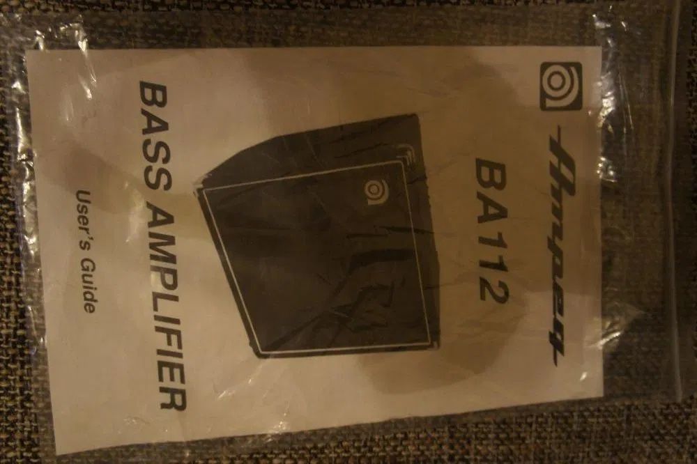 Combo, compact chitara bass AMPEG BA112U