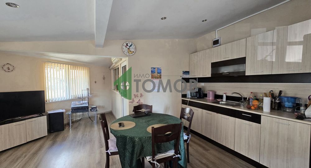 Двуетажна монолитна къща в район Широк Център