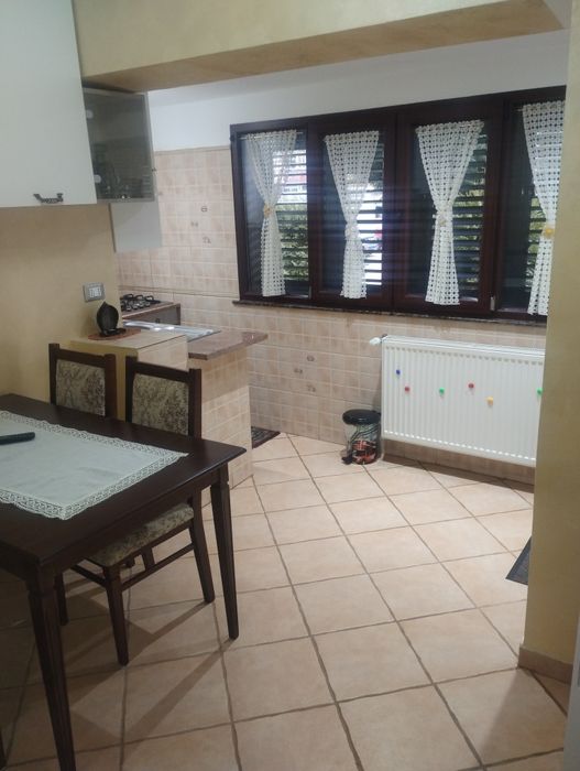 Vând apartament 3 camere 2 băi