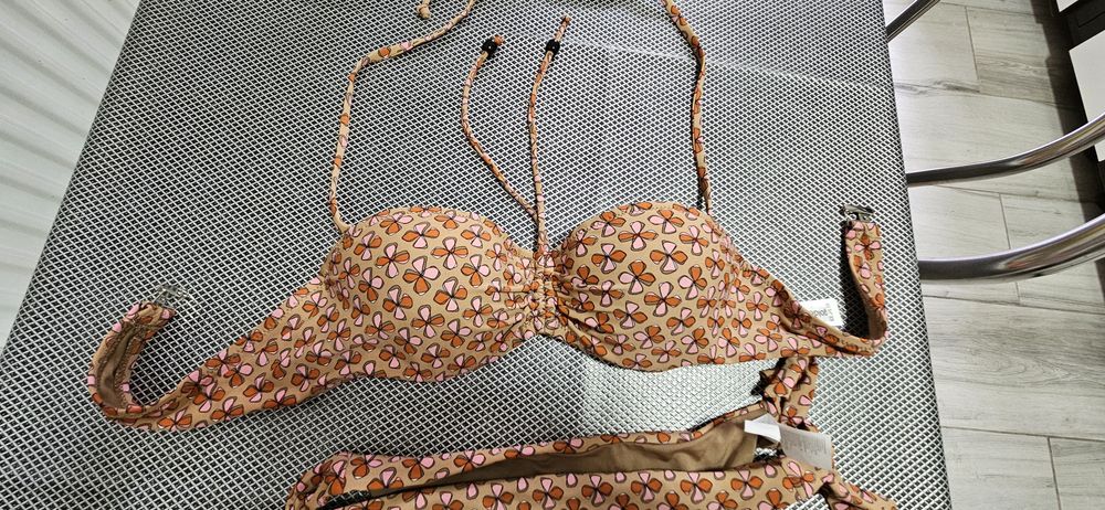 Costum de baie xs nou