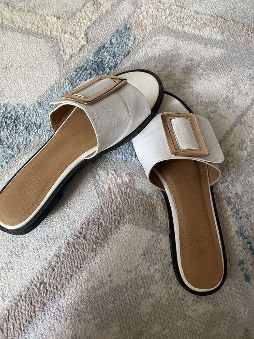 Продам шлепки в отличном состоянии