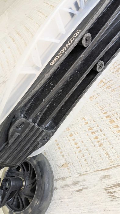 Детска тротинетка Micro Maxi Deluxe Flux LED Neochrome Black