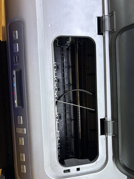 Продам цветной принтер в хорошем состоянии