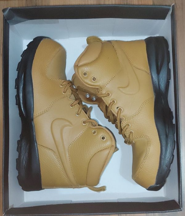 Vand ghete Nike Manoa