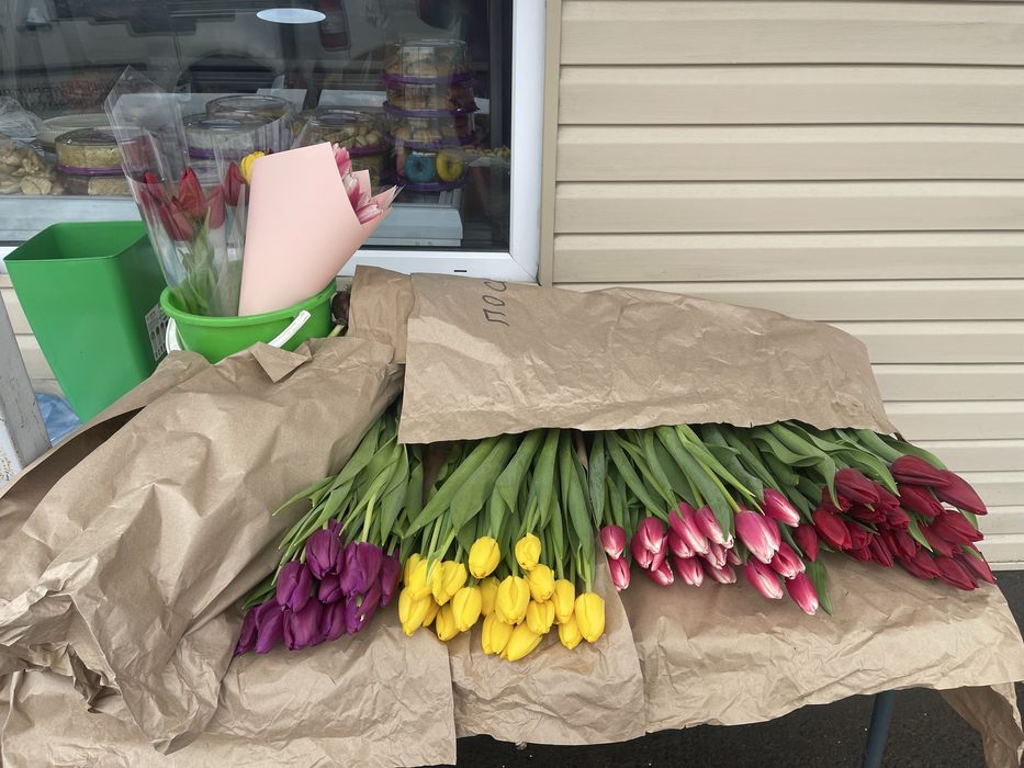 Цветы , букеты , тюльпаны