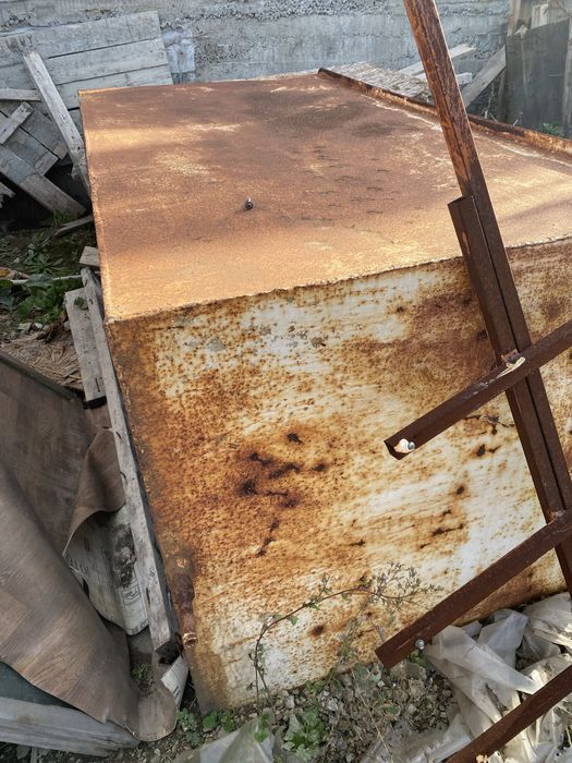 Железный бак