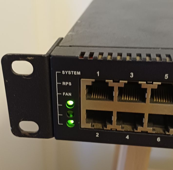 Router switch ASUS Gigax 2024x 2 porturi gigabit, 2 SFP, 24 porturi, stare ok