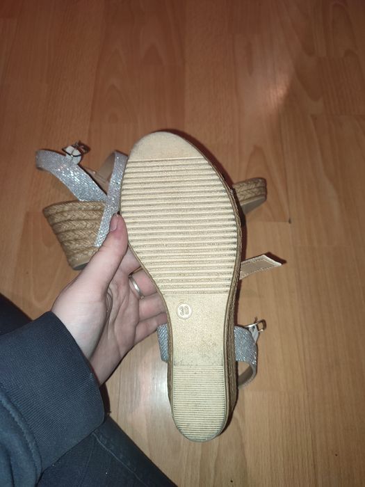Sandale cu platforma,mărimea 39