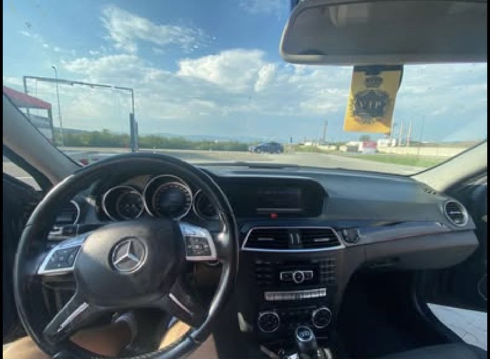 Mercedes-Benz C220