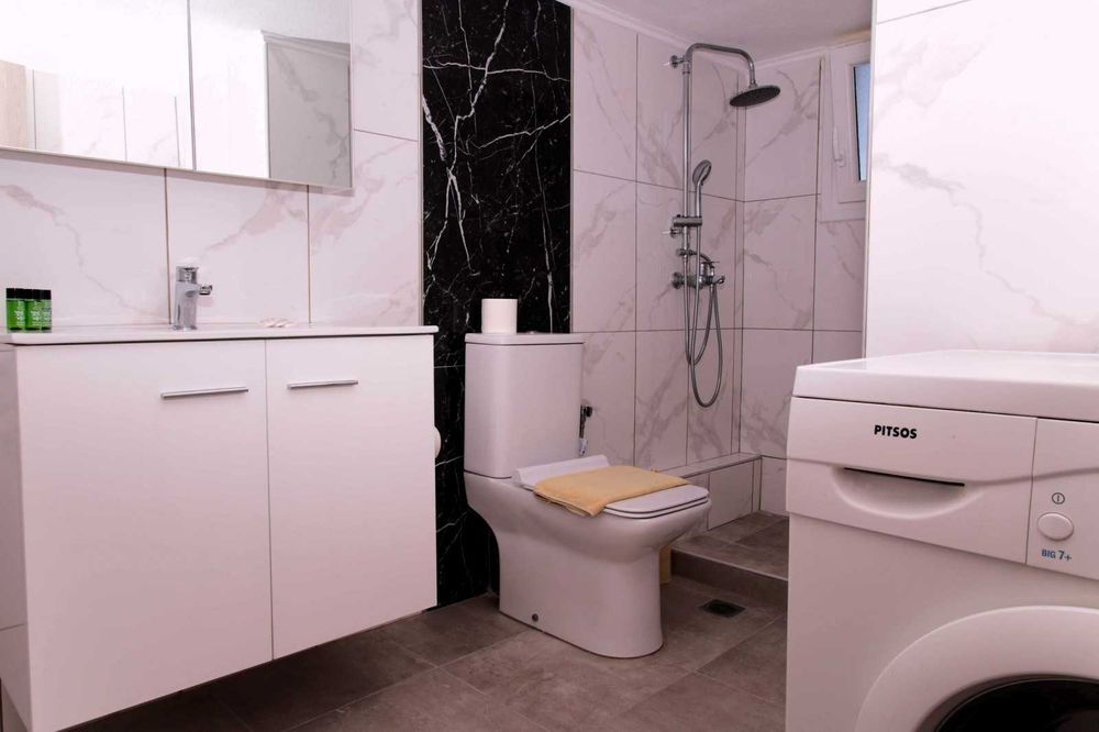 Триетажна къща в Каландра - Халкидики, Гърция