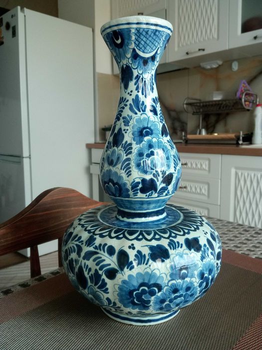 Красива и стилна с изработката -Ваза.