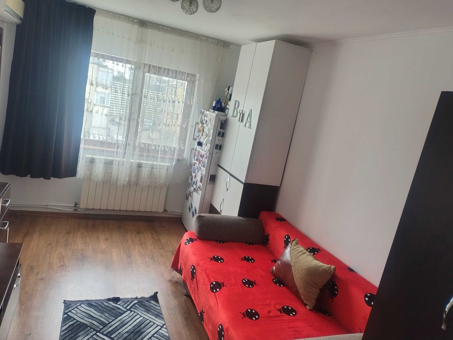 Închiriez garsonieră !