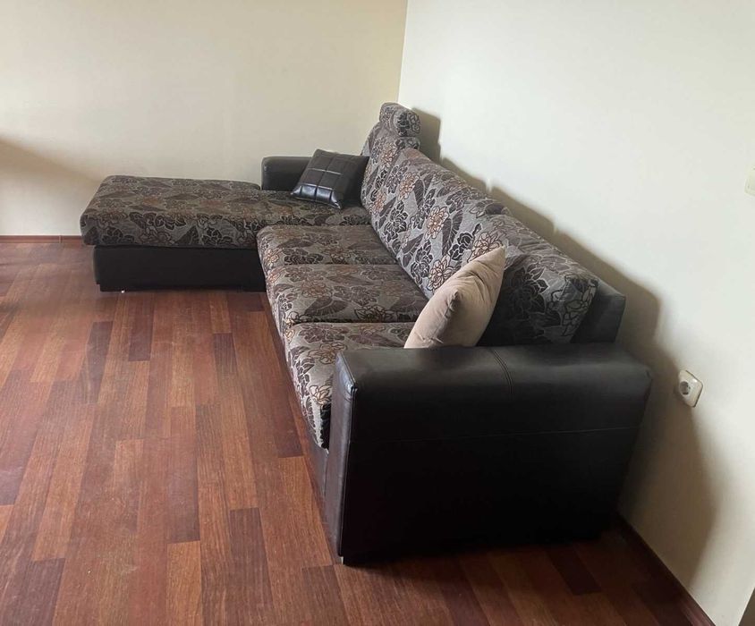 Голям ъглов диван / разтегателен с лежанка