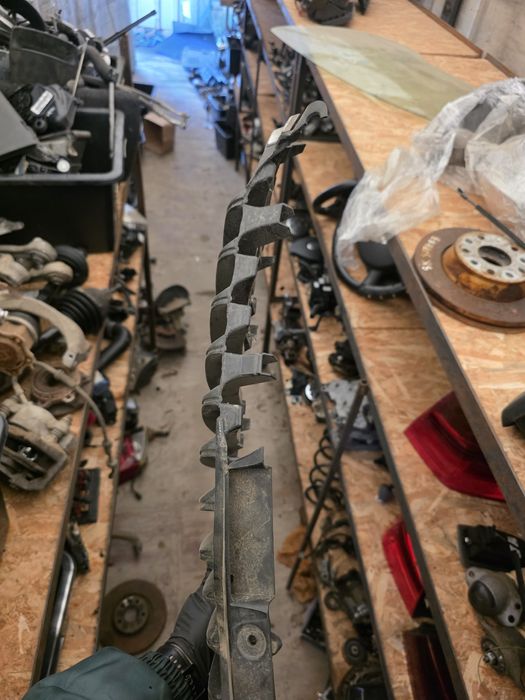 Grila Fata Skoda Superb cu mic defect