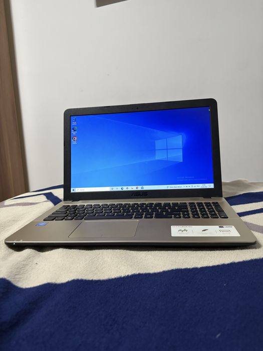 Laptop Asus VivaBook Max