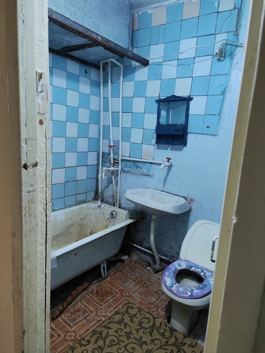 Shahar markazidan soat oldidan 1-etaj 2 xonalik