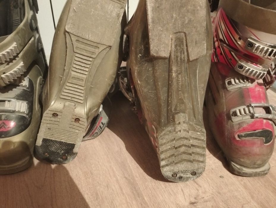 Продам ботинки для лыж 3 пары .