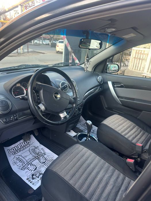 Nexia 3 avtomat, mokriy asfalt