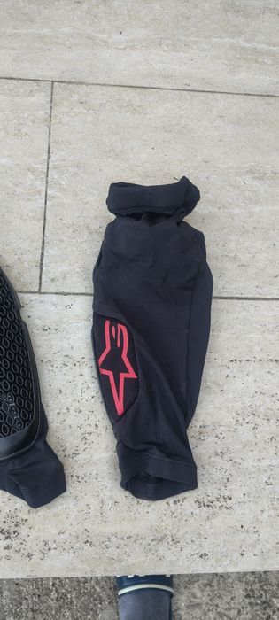 cotiere si genunchiere alpinestars