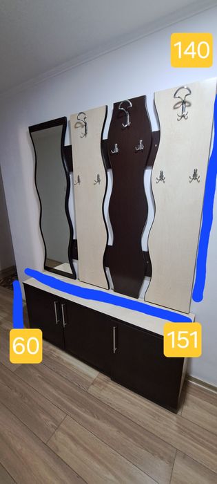 Cuier cu oglinda si spatiu depozitare