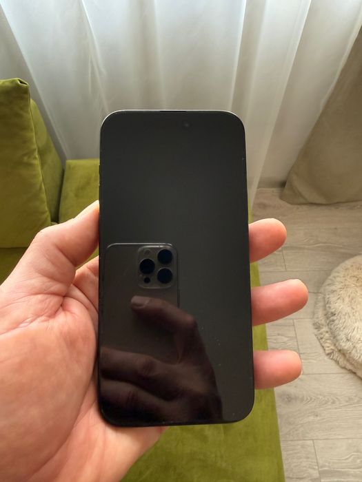 Продавам IPhone 15plus .