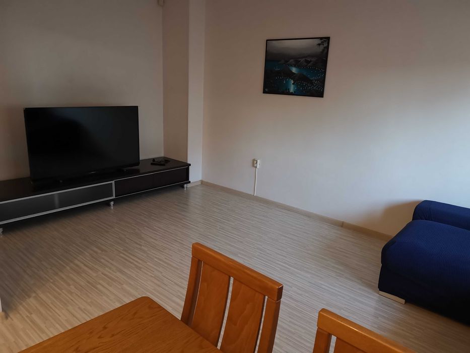 Дава се под наем Тристаен апартамент в Добрич, Център - 100 кв.м за 357 € - Снимка #3