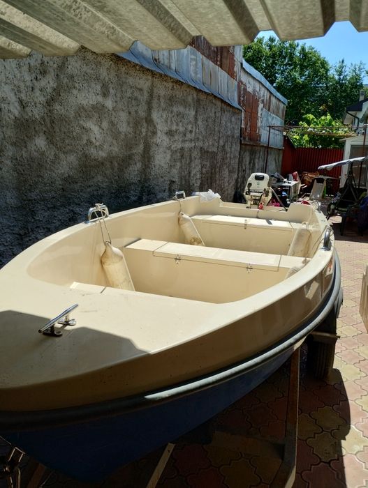 Barca Fibromarine 4,50m, motor Suzuki 20 cp