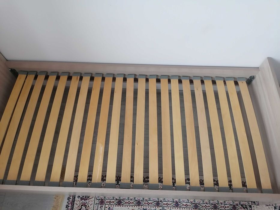 Кровать односпальная с матрасом