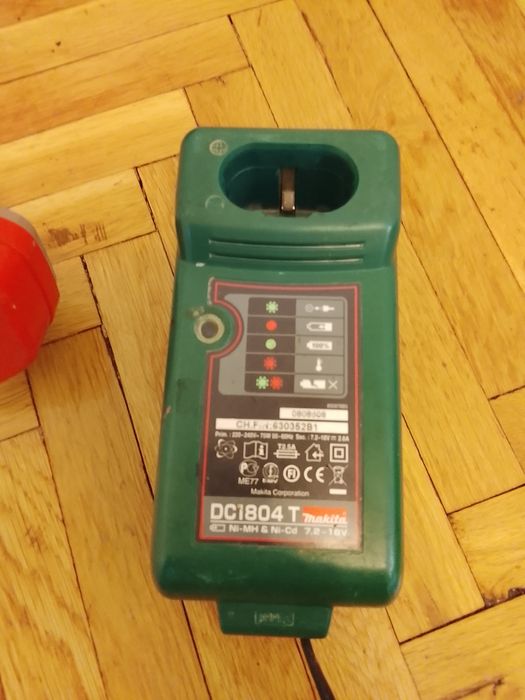 Оригинално зарядно макита 18волта