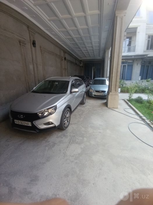 Lada Vesta cross