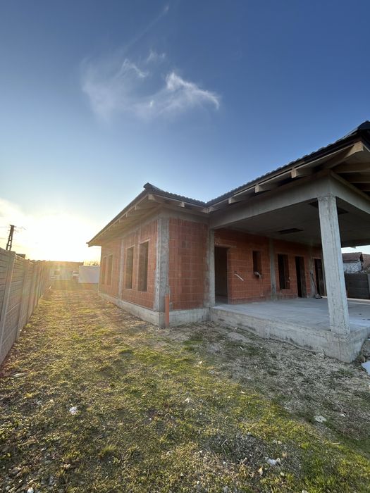 Casă la roșu, teren 1520mp- ideala pt personalizare!