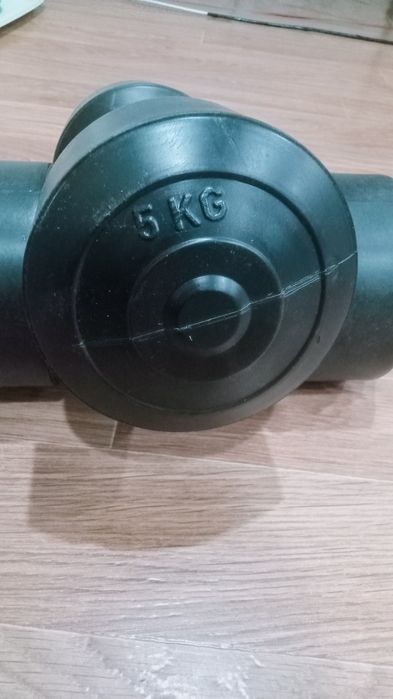 Продам гантели 5кг каждая