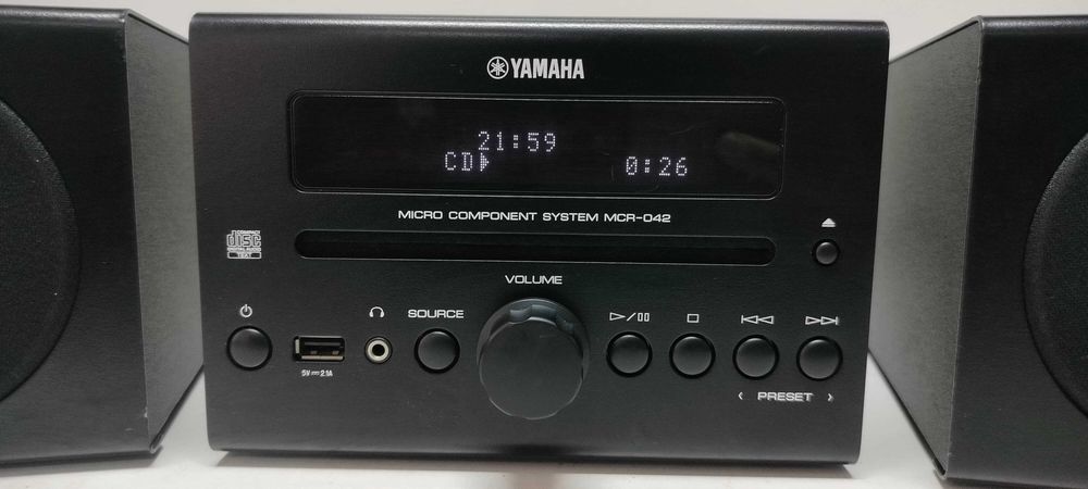 Yamaha MCR 042 amplificator cu CD MP3 USB AUX boxe sunet TOP