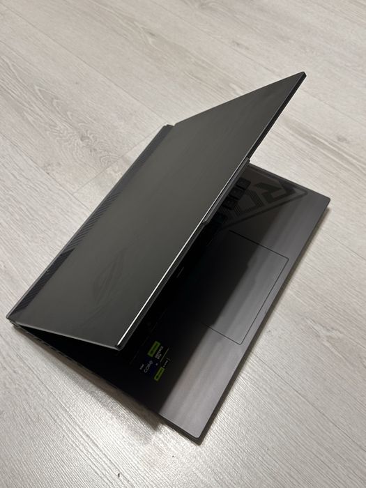 Asus Rog Strix G16 (intel i9 / RTX 4050)