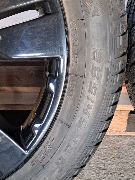 Продавам гуми с джанти 20цола