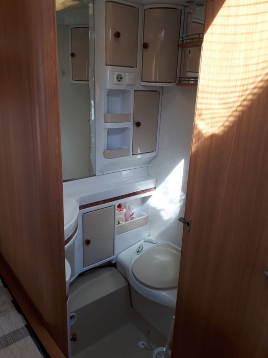 Vând rulota Hobby cu două spatii de dormit