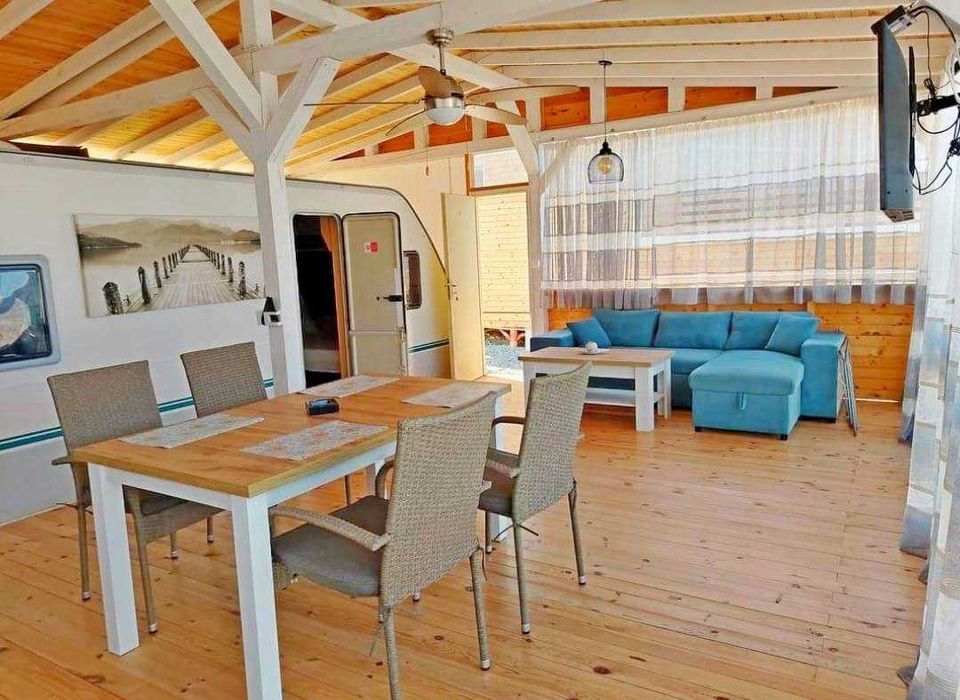 Каравани под наем на къмпинг Арапя с веранда