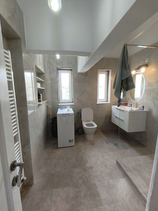 Închiriez apartament cu 3 camere zona Piata 1 Mai București