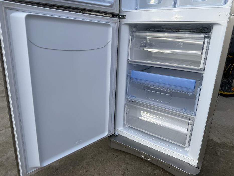 Хладилник с фризер Индезит 189 см