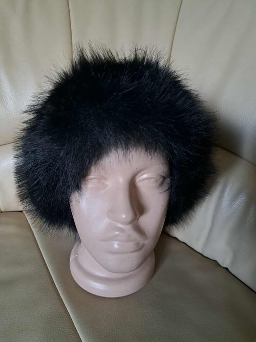 Луксозна зимна дамска шапка