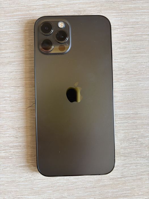 Продается iPhone 12 Pro в отличном состоянии
