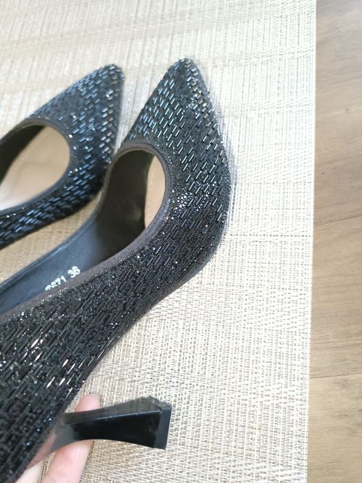 Pantofi noi superbi Nr 37