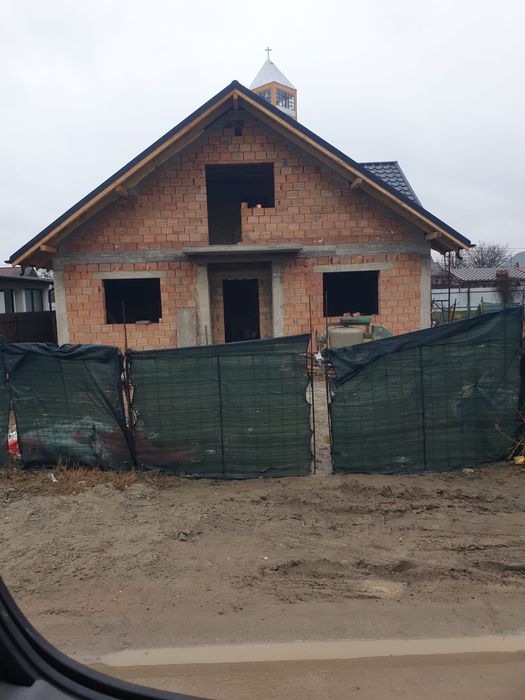 Vilă superbă la roșu sau la cheie