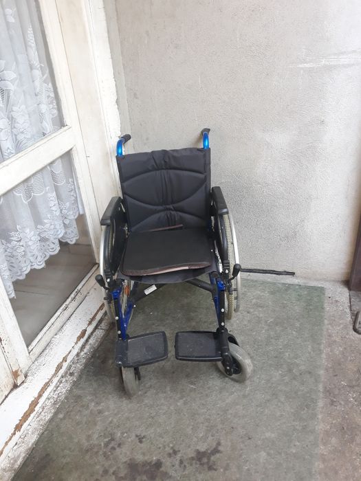 Carucior handicap scaun cu rotile
