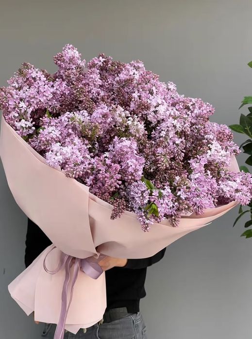 Большой букет сирени
