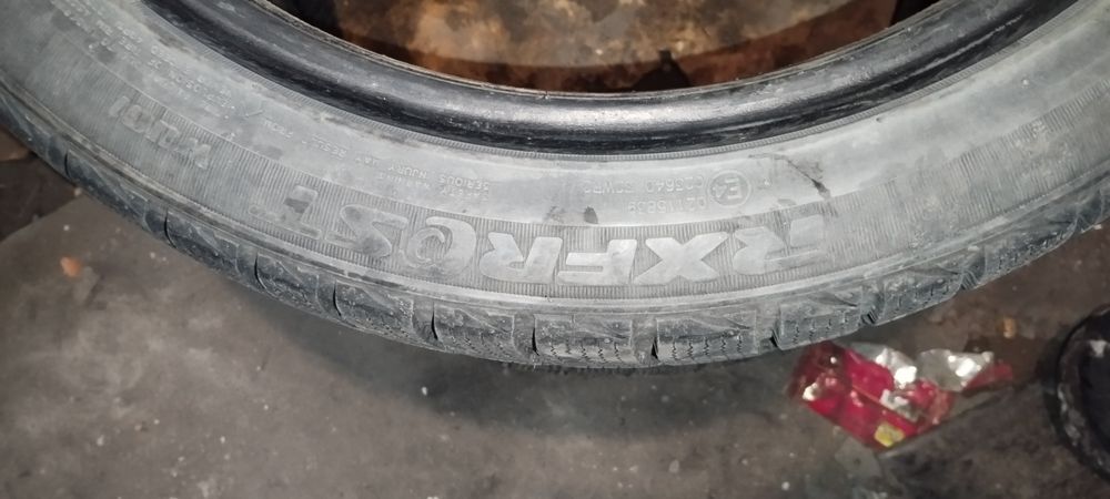 Продам две шины , размер 215/45/17