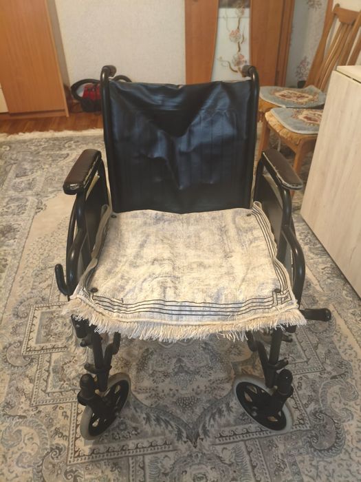 Продам инвалидную коляску
